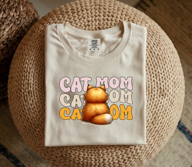 Retro Cat Mom T-Shirt – Cute Orange Tabby Cat Graphic for Cat Lovers