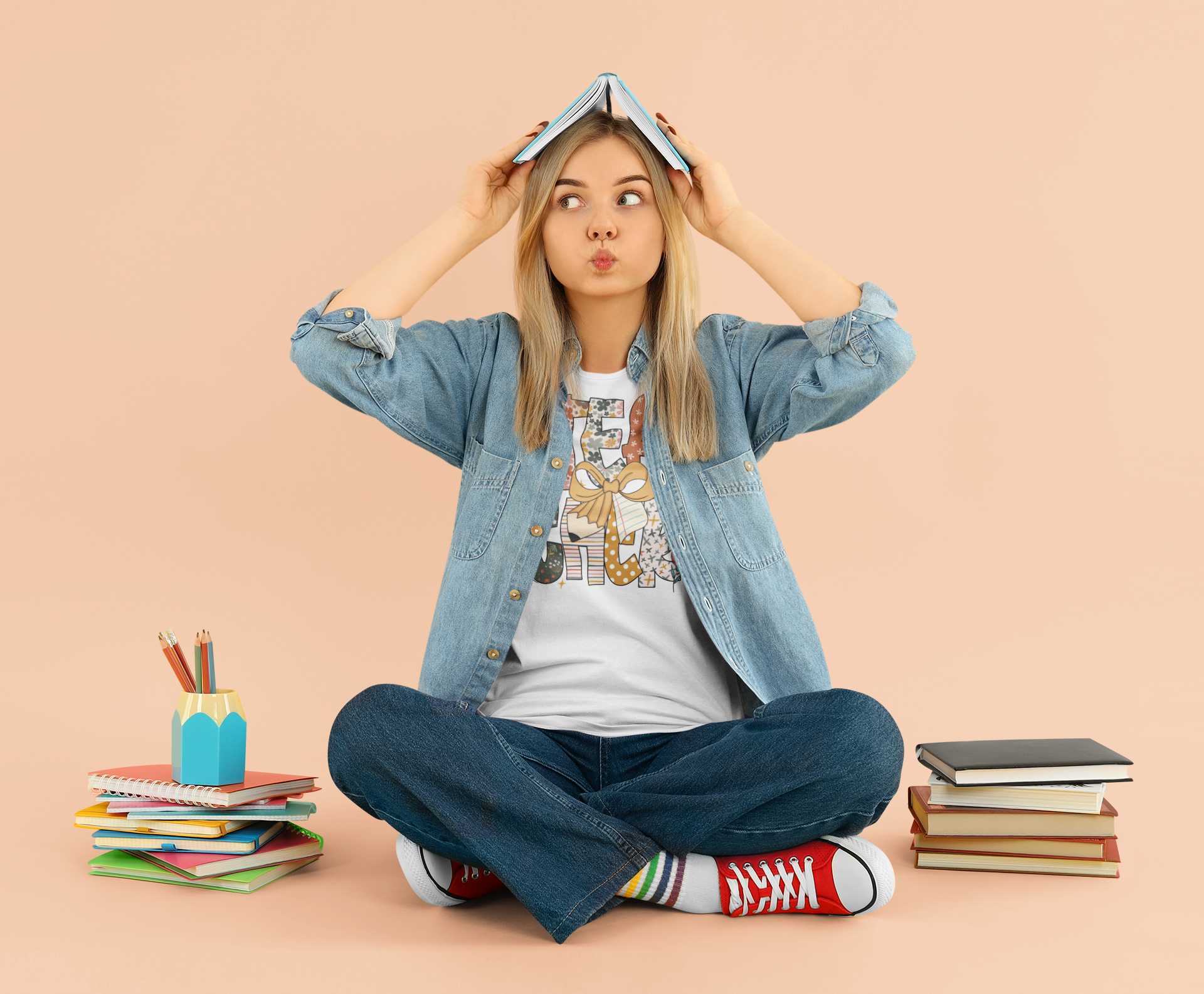 Floral Teacher T-Shirt – Cute Wildflower Graphic Tee with Bow for Women & Educators