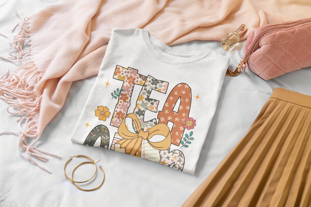 Floral Teacher T-Shirt – Cute Wildflower Graphic Tee with Bow for Women & Educators