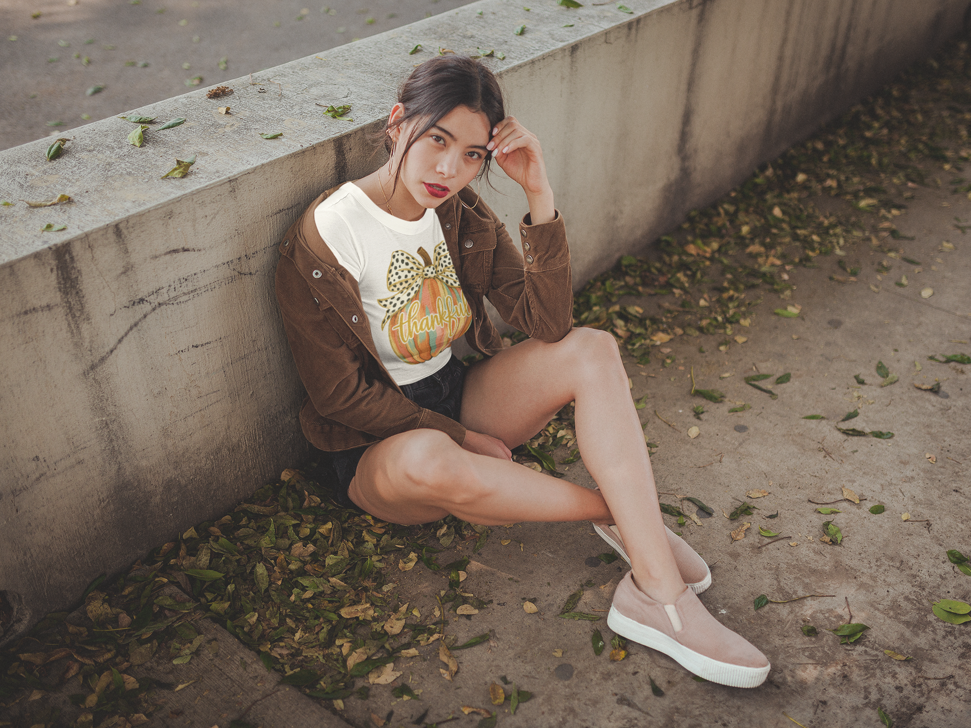 Thankful Pumpkin Shirt – Colorful Fall Tee with Leopard Bow & Glitter Detail | Coquette Thanksgiving Graphic T-Shirt