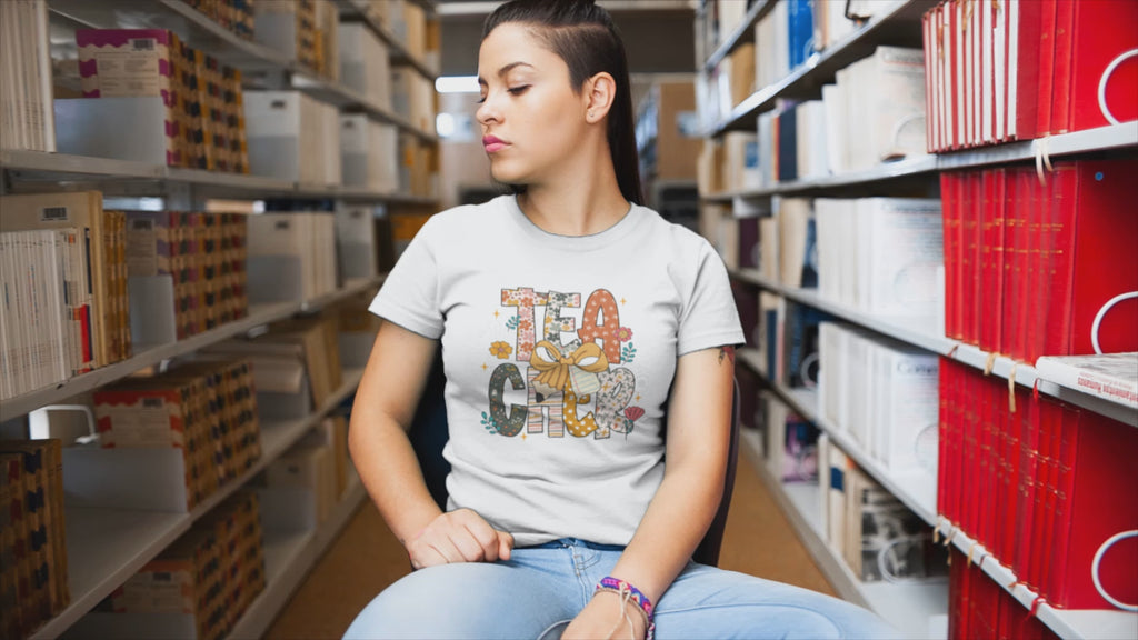 Floral Teacher T-Shirt – Cute Wildflower Graphic Tee with Bow for Women & Educators