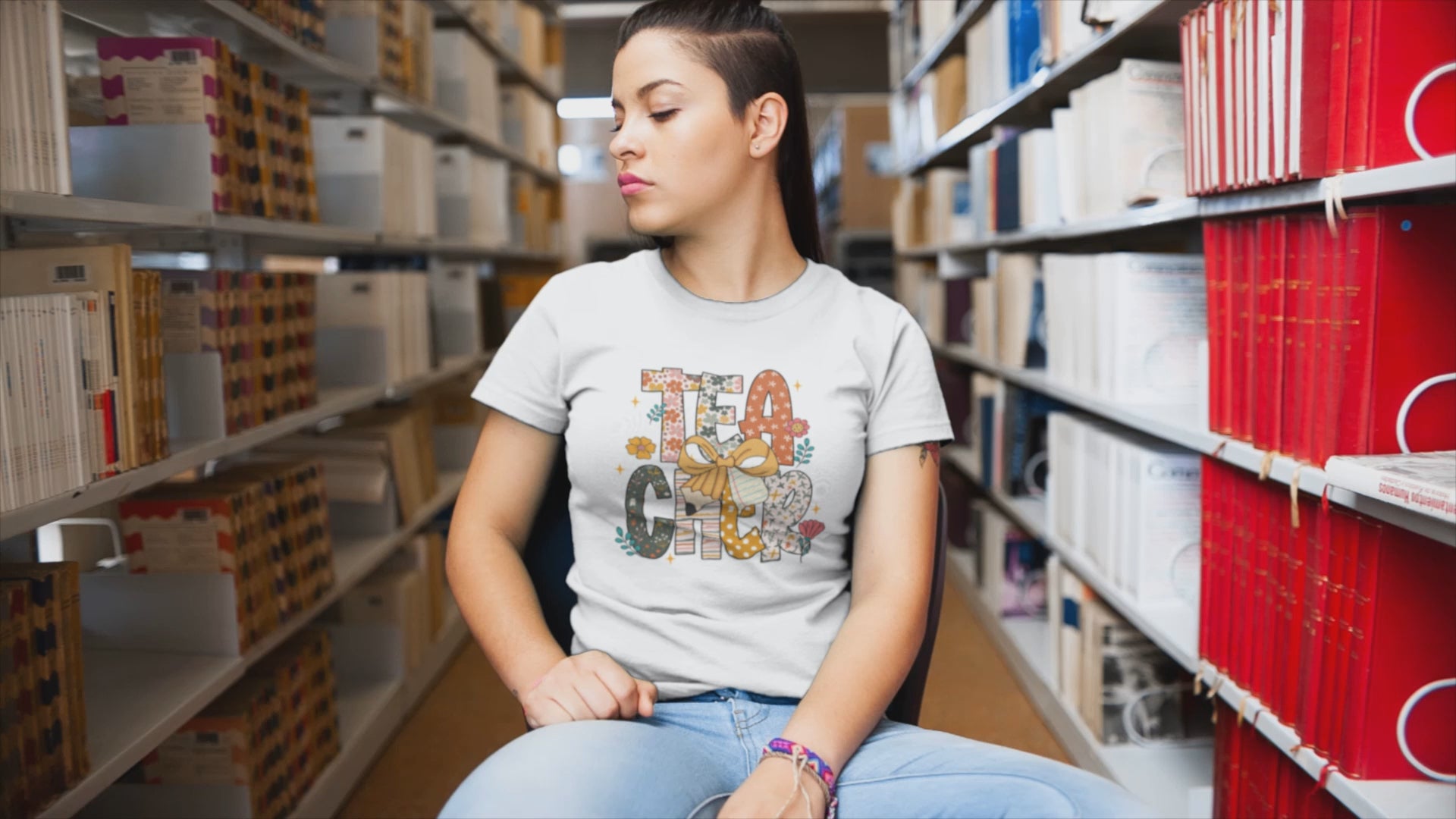 Floral Teacher T-Shirt – Cute Wildflower Graphic Tee with Bow for Women & Educators